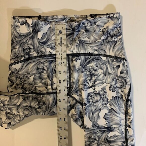 Lululemon Womens Train Times 19" Light Garden White Blk/Blk Yoga Leggings SZ 4 - Picture 11 of 12